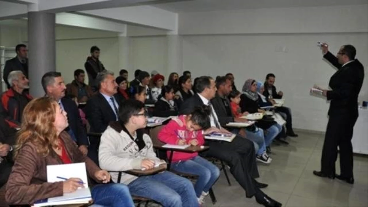 Tarsus\'ta Suriyeliler Türkçe Öğreniyor