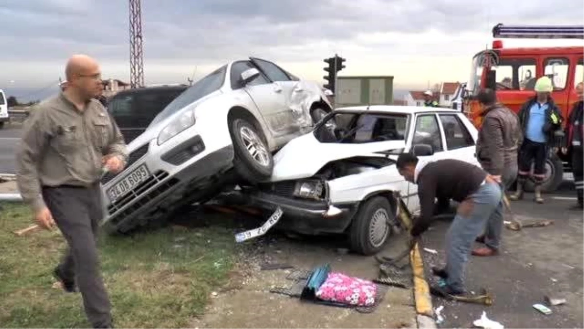 Tekirdağ\'da Otomobiller Çarpıştı: 6 Yaralı