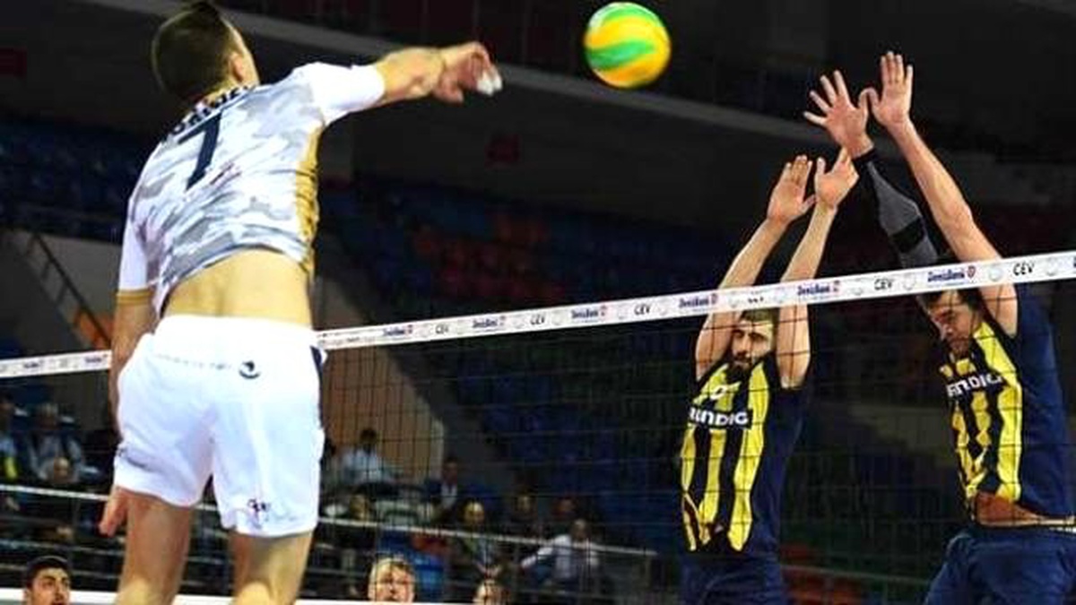 Fenerbahçe, Paris Volley\'i 3-2 Yendi