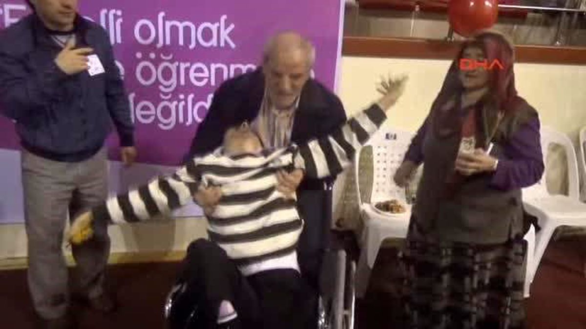 Ereğli Belediye Meclis Üyeleri, Engelliler ile Voleybol Oynadı