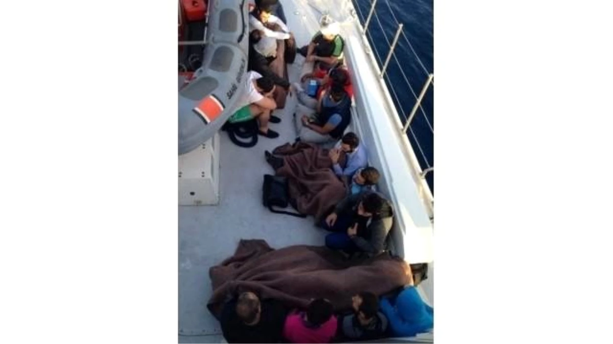 Ege Denizinde 30 Kaçak Göçmen Daha Yakalandı
