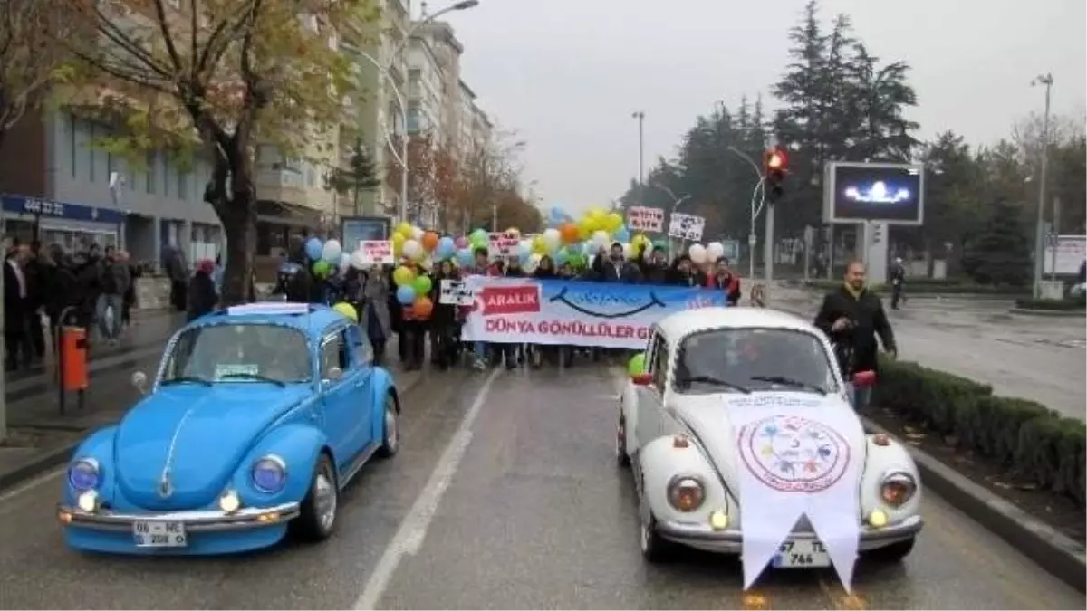 Balonlarla Gönüllüğün Önemine Dikkat Çektiler