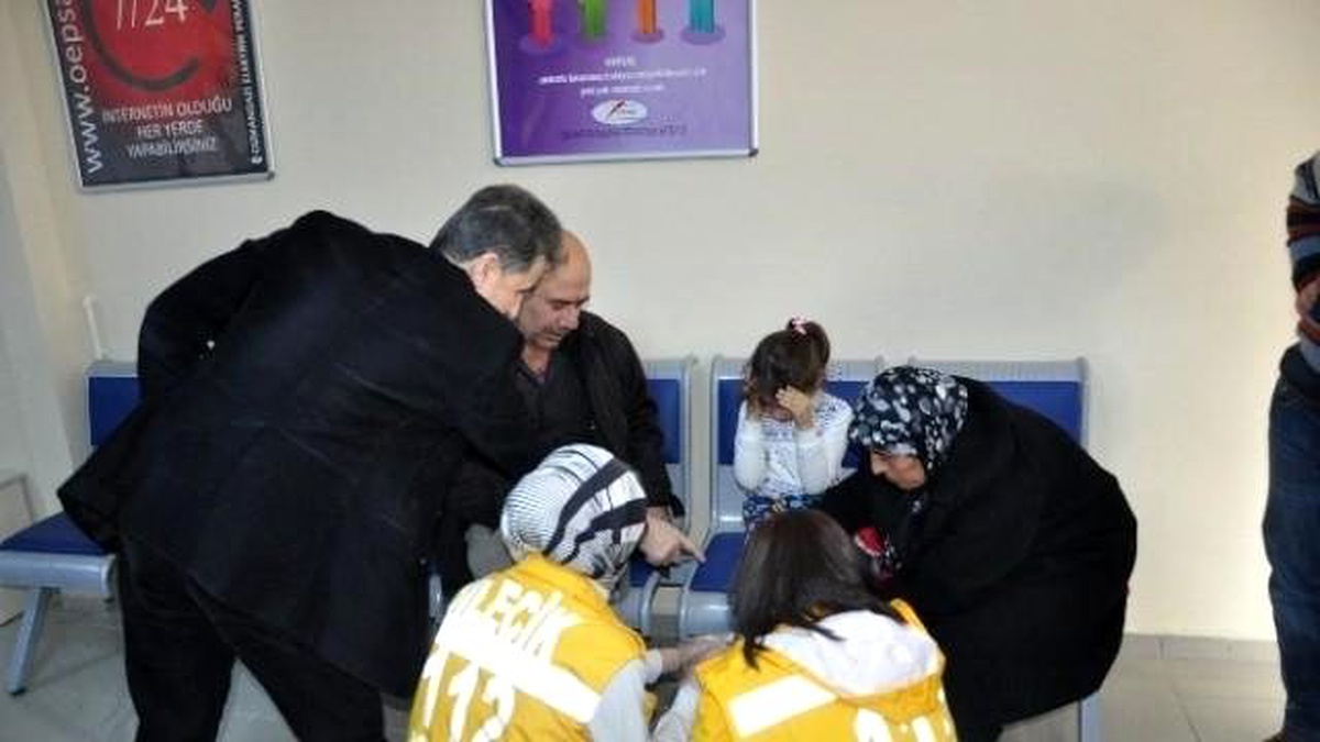 Bekleme Salonunda Oynarken Ayağını Sıkıştırdı