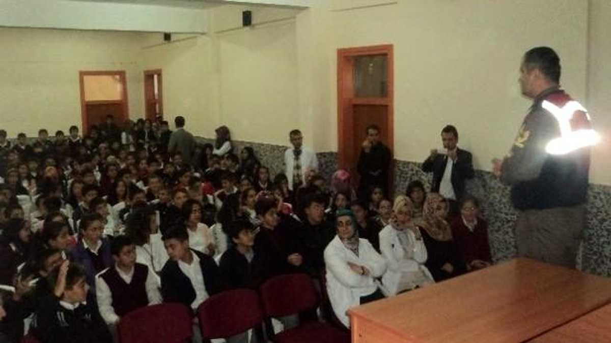 Beyşehir\'de Öğrencilere Çocuk Hakları Semineri Verildi