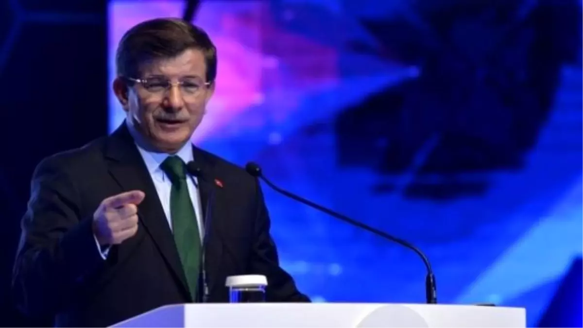 Başbakan Davutoğlu, Yunanistan\'a Gitti