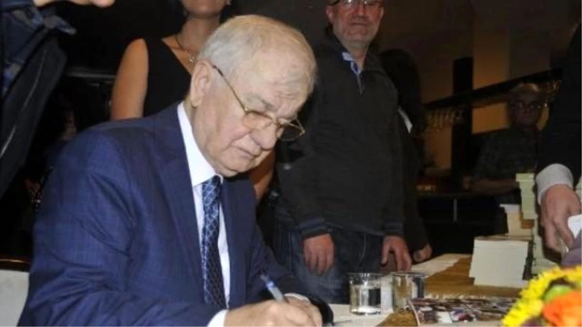 İzmit Eski Belediye Başkanı Erol Köse\'nin Siyasi Hayatı Kitap Oldu