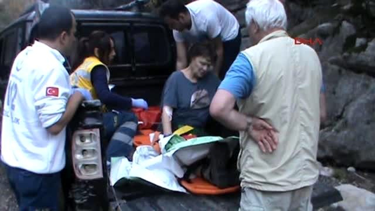 Kemer Yaralı Turisti Jandarma ve 112 Kurtardı