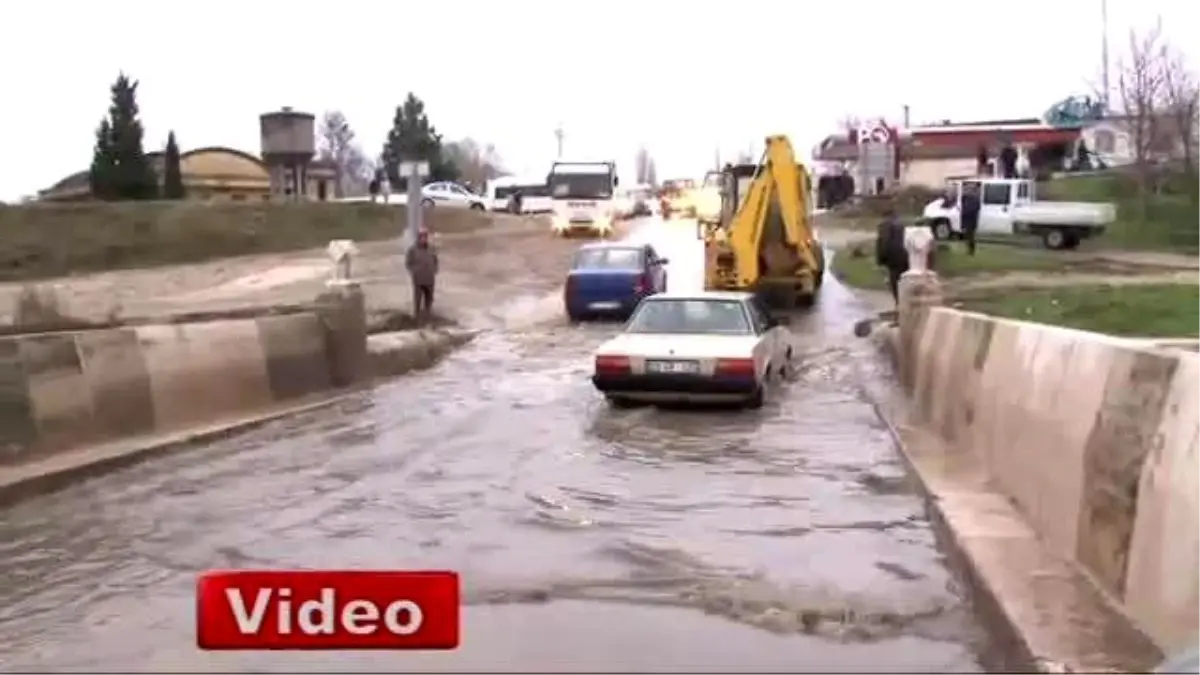 Nehirler Taştı Araçlar Mahsur Kaldı!