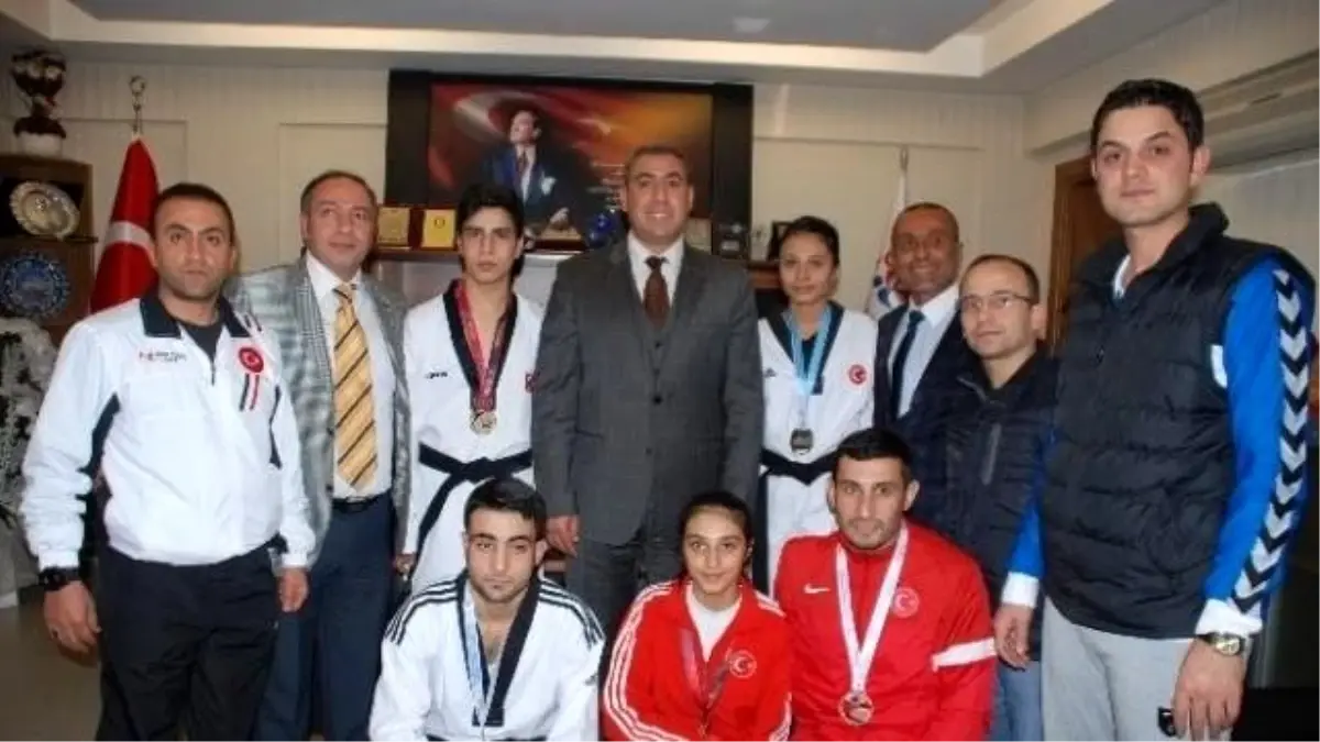 Şampiyon Sporculardan İl Müdürüne Ziyaret