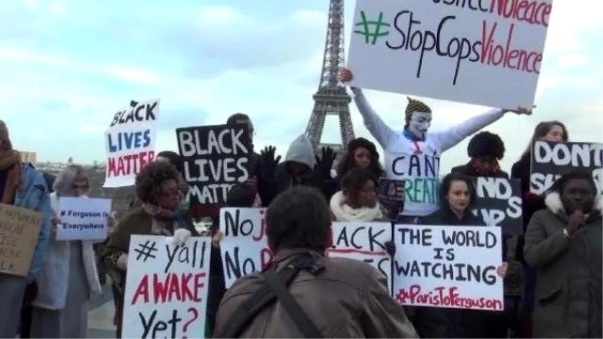 ABD\'li Siyahi Genç İçin Eyfel Kulesi\'nin Önünde Protesto