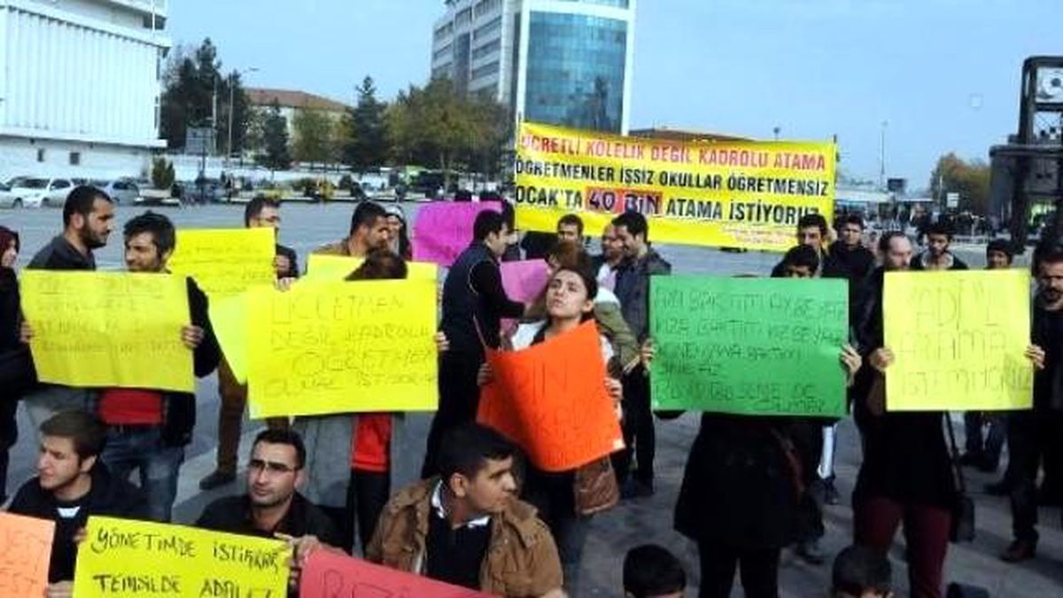 Atanamayan Öğretmenlerden Diyarbakır\'da Protesto
