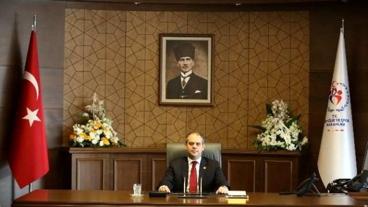 Bakan Kılıç, Dünya Üçüncüsü Güreşçileri Tebrik Etti