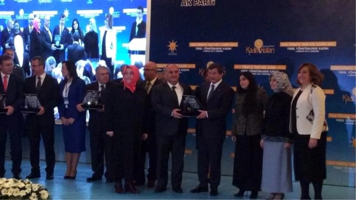 Başbakan Ahmet Davutoğlu\'na Anlamlı Ödül