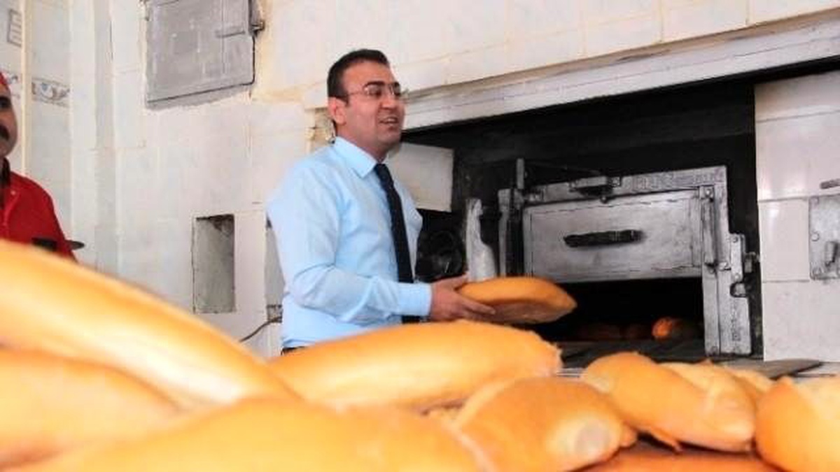 Çıldır Kaymakamından Askıda Ekmek Uygulaması