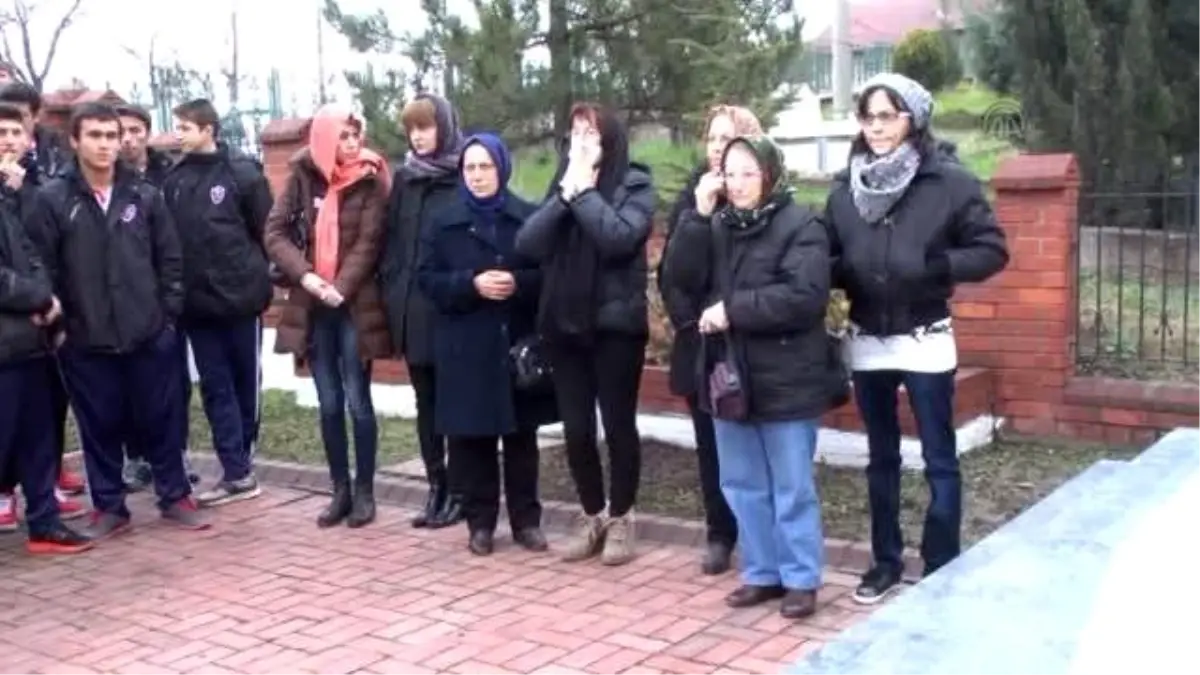 Eski Hak-İş Genel Sekreteri Türker, Mezarı Başında Anıldı