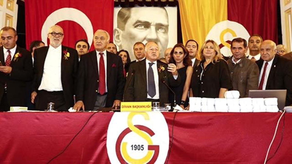 Galatasaray\'ın Olağanüstü Genel Kurulu Başladı