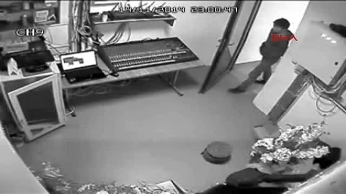 Şanlıurfa\'da Güvenlik Kamerasındaki Hırsızlık Şüphelileri Yakalandı