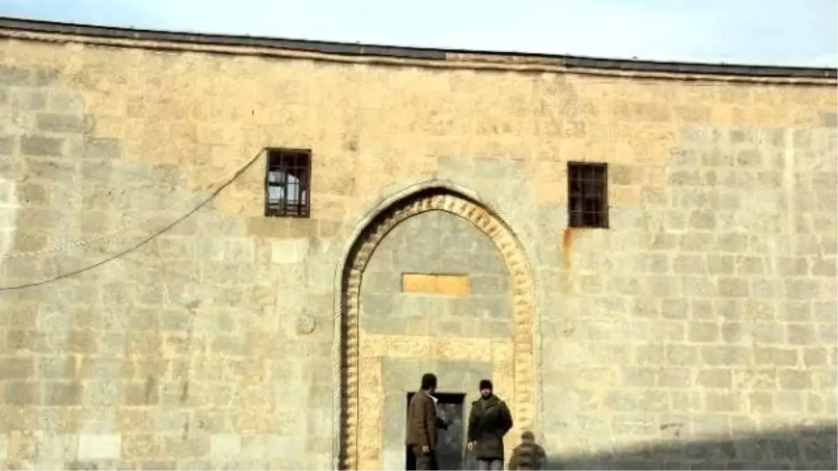 Hakkari\'de Tarihi Medrese Muamması