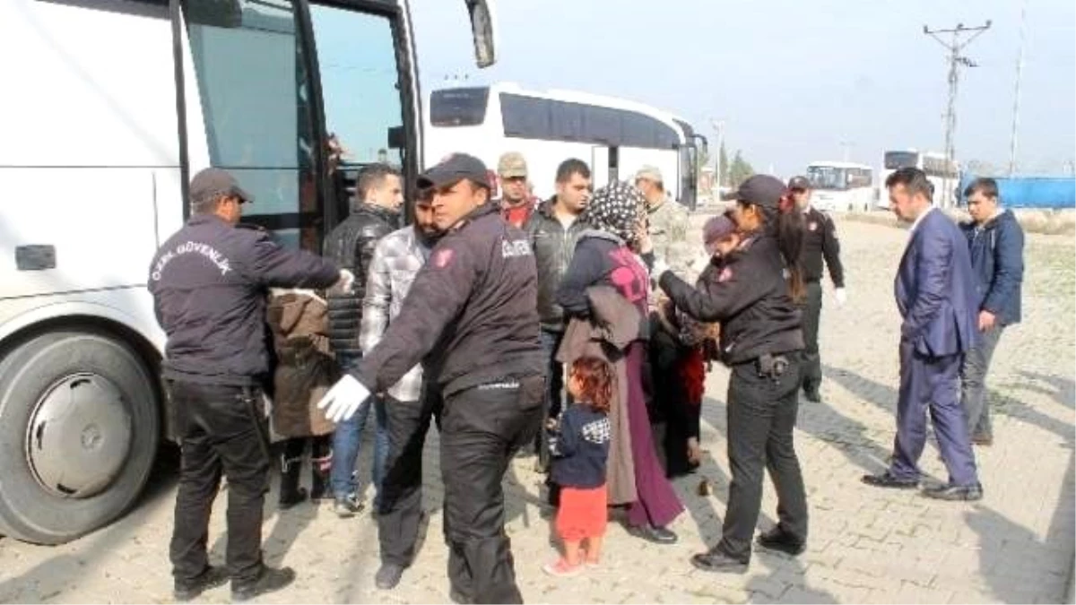İstanbul\'daki Suriyeliler İslahiye\'ye Getirildi