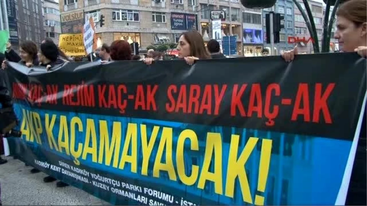 Kadıköy\'de "Cumhurbaşkanlığı Sarayı" Protestosu