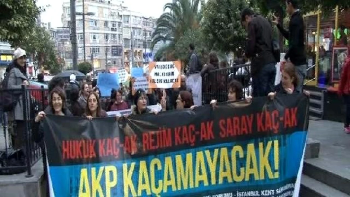 Kadıköy\'de "Cumhurbaşkanlığı Sarayı" Protestosu