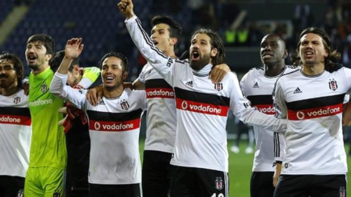 Kara Kartal Zirveyi Bırakmak İstemiyor