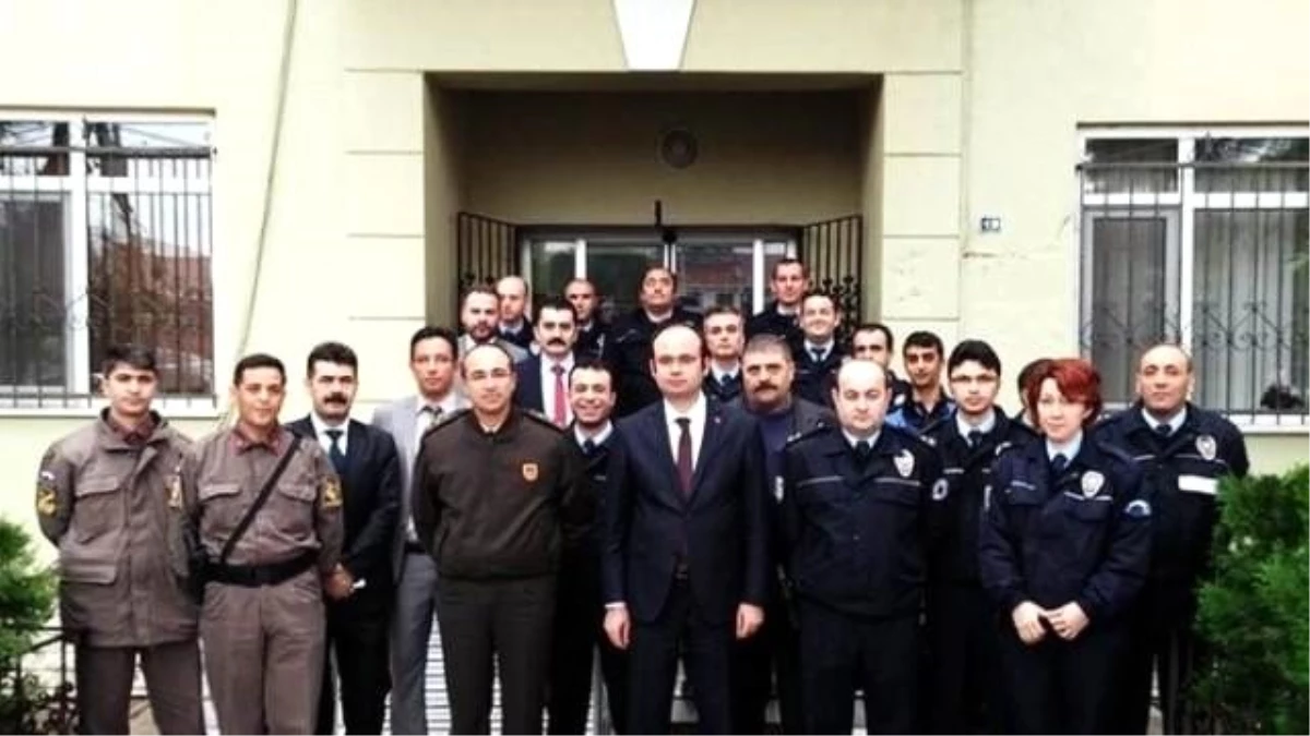 Manyas\'taki Başarılı Jandarma ve Polislere Başarı Belgesi