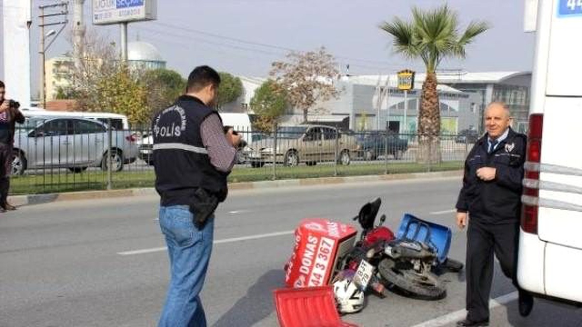 Otobüsle Çarpışan Motosikletli Kurye Öldü