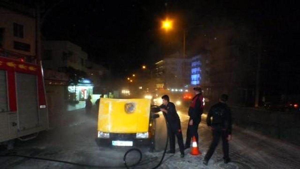 Marmaris\'te Seyir Halindeki Taksi Yandı