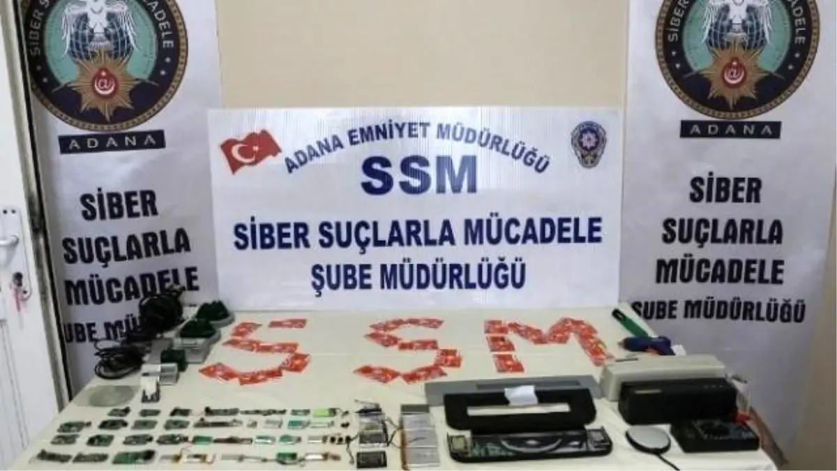 Atm\'ye Düzenek Kuran Dolandırıcılara Suçüstü