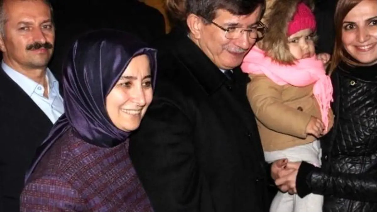 Başbakan Davutoğlu\'ndan Eşi Sare Davutoğlu\'nun Amcasına Ziyaret