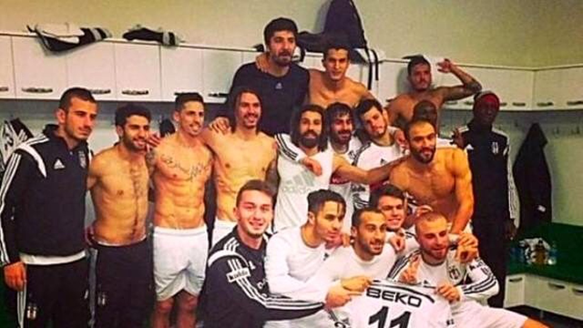Beşiktaşlı Futbolculardan Galibiyet Pozu