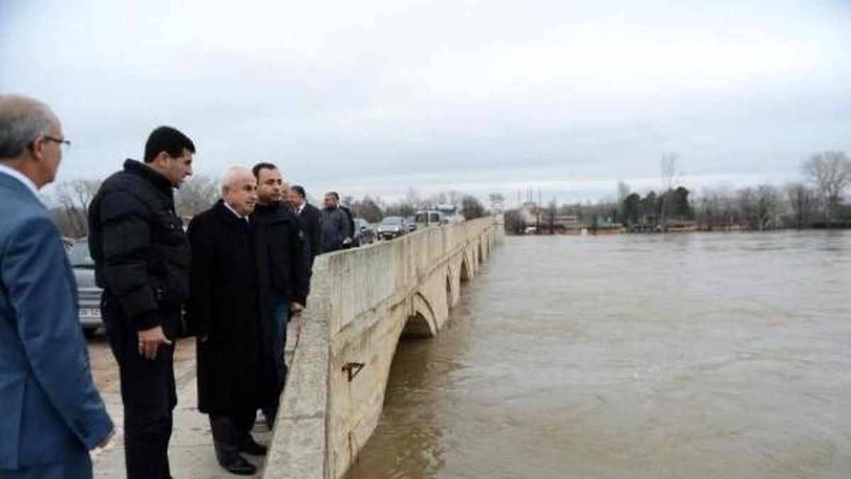 Edirne\'de Nehirlerin Debisi Düştü, Köprüler Açıldı (2)