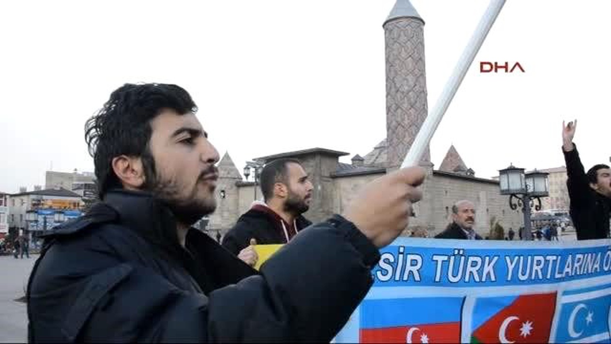 Erzurum\'da, Uygur Türküne Destek Gösterisi