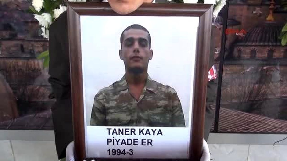 İzmir Şehidine Veda Etti