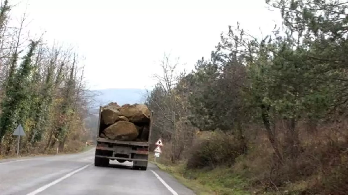 Kamyon Sürücüsü Kazaya Davetiye Çıkarttı