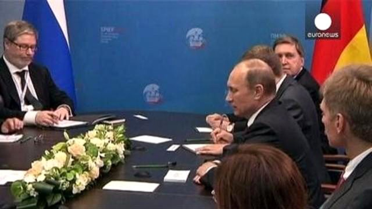 Merkel Putin\'i Doğu Avrupa Ülkelerine Engel Olmakla Suçladı