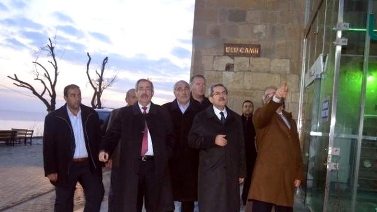 Milletvekili Necdet Ünüvar Adilcevaz\'ı Ziyaret Etti