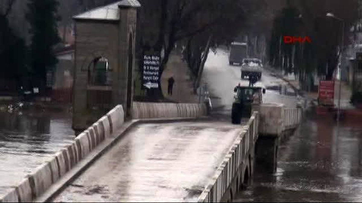Nehirlerin Debisi Düştü, Köprüler Trafiğe Açıldı
