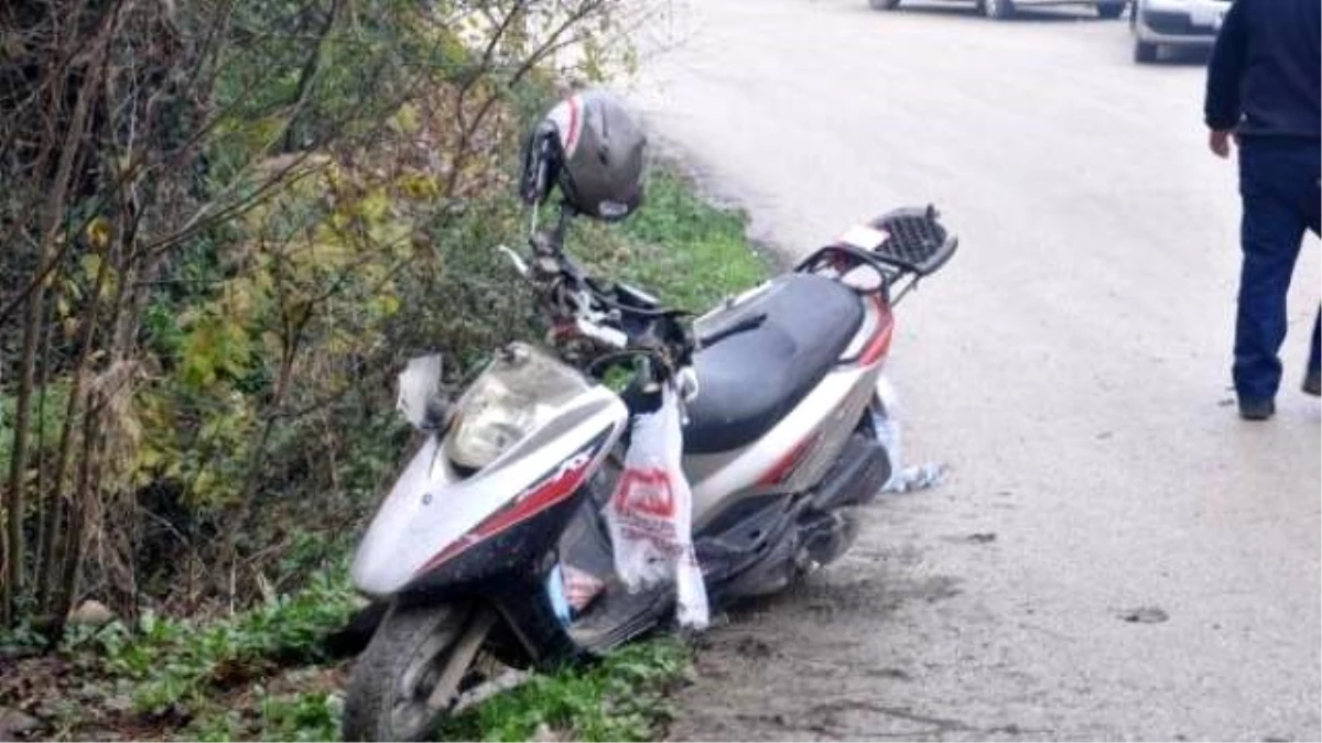 Otomobile Çarpan Motosikletin Sürücüsü Öldü