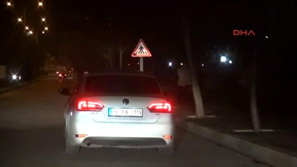 Polisin Kovaladığı Otomobilde 7 Bin 500 Paket Kaçak Sigara Ele Geçirildi