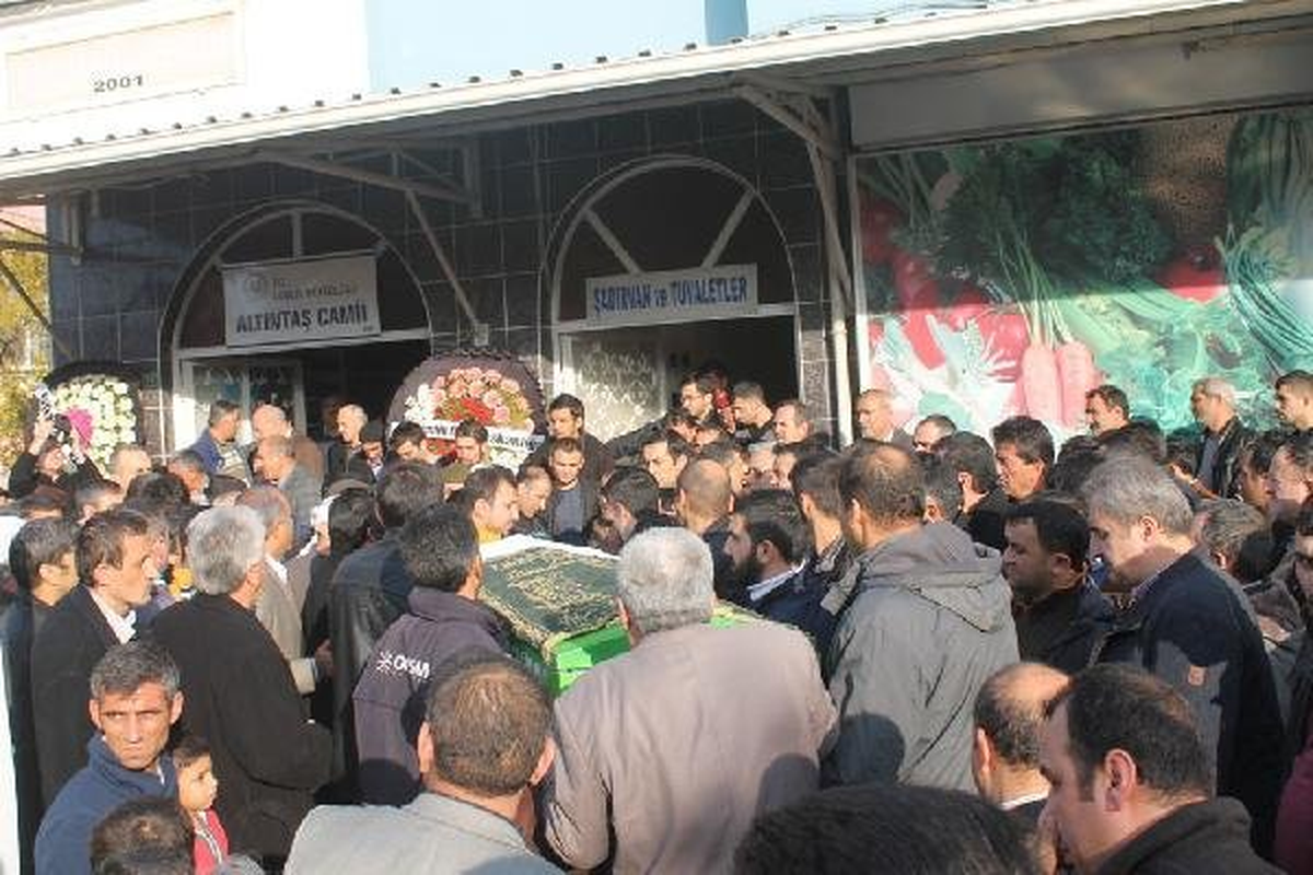 Trafik Kazasında Ölen Eski Meclis Üyesi Toprağa Verildi