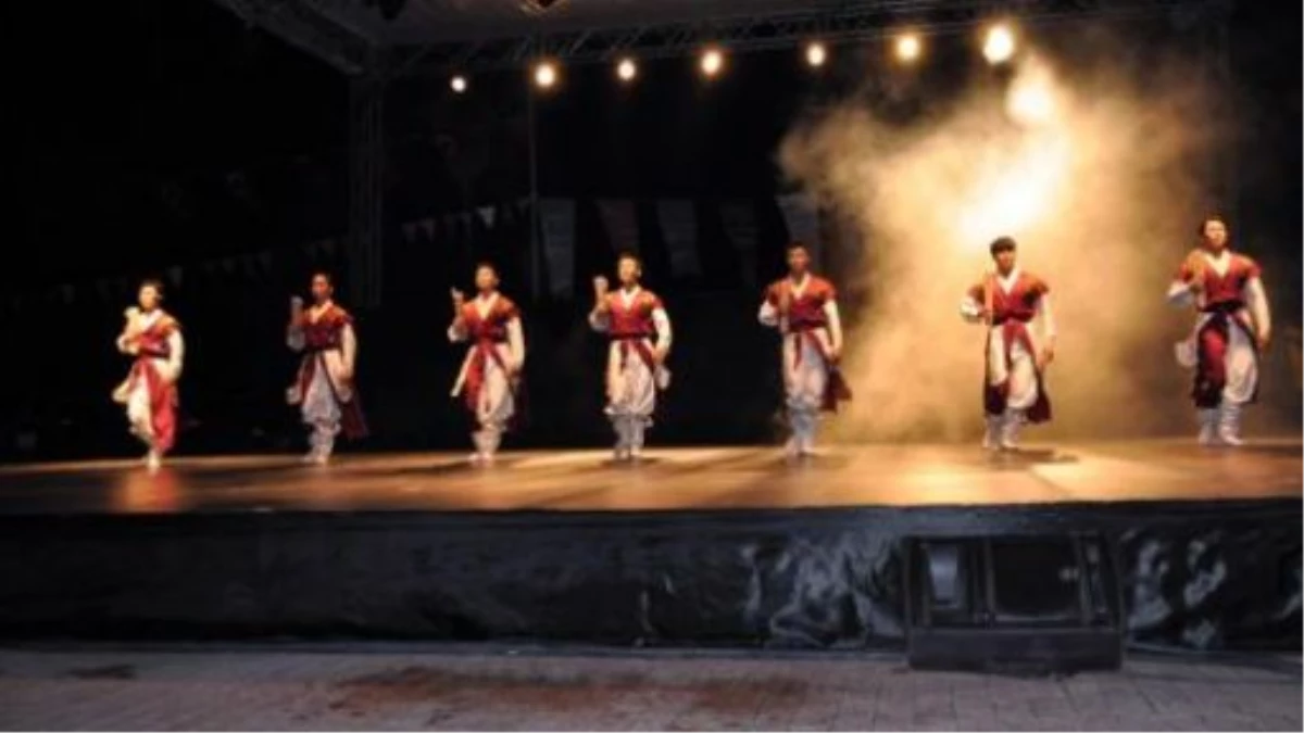 1. Antalya Tiyatro Festivalinde Muhteşem Gösteri