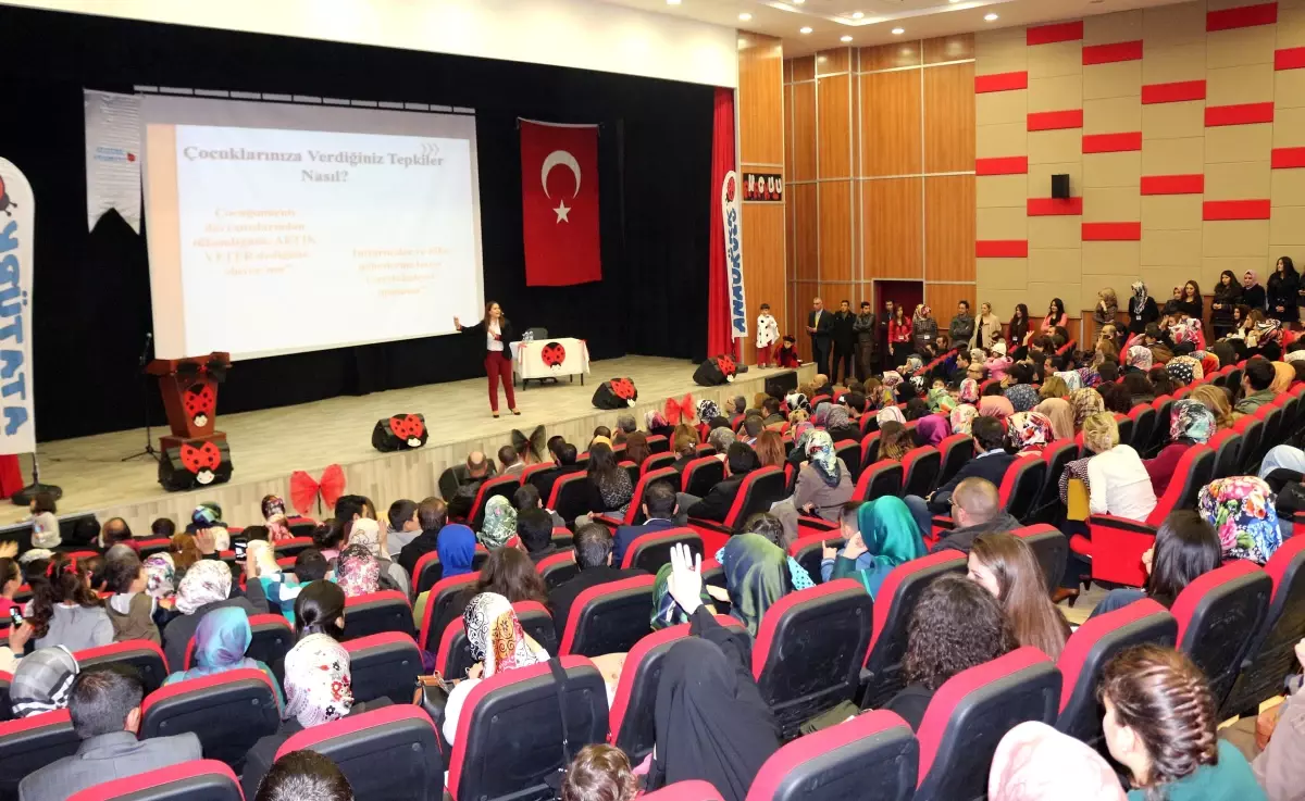 Ağrı\'da \'Çocuğumuz Büyürken\' Semineri Düzenlendi