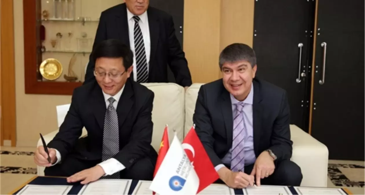 Antalya ile Xining Şehirleri Arasında İş Birliği Protokolü İmzalandı