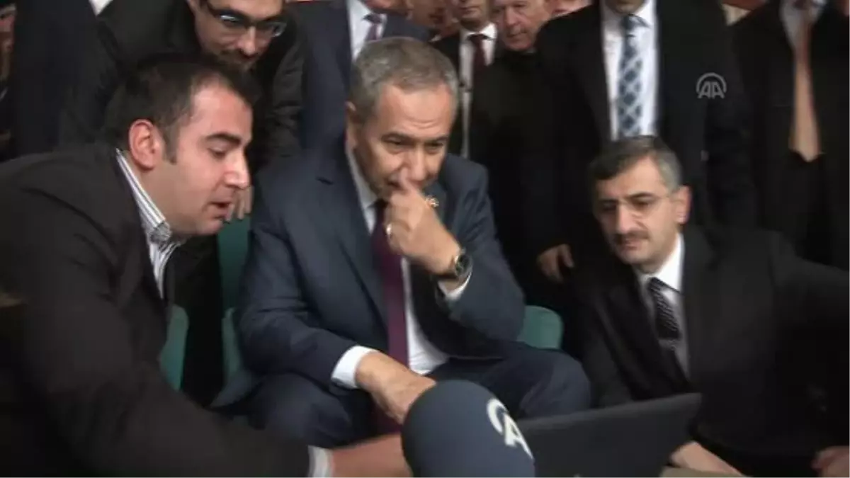 Arınç, AA\'nın Yılın Fotoğrafı Oylamasına Katıldı