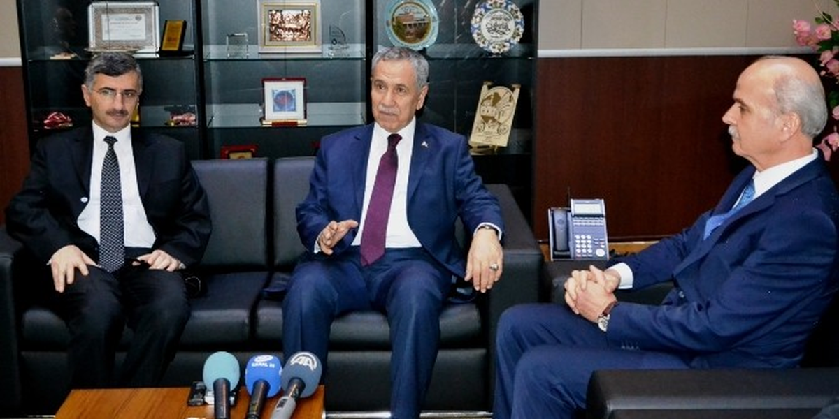 Arınç\'dan Bir İsim Değişikliği Önerisi de Üniversiteye