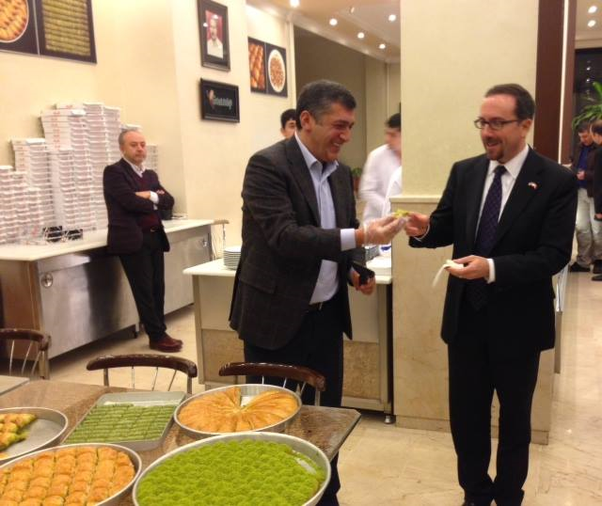 Baklavacı Ömer Güllü \'ye ABD Büyükelçisinin Ziyareti