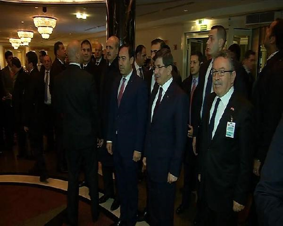 Başbakan Davutoğlu\'na Marş Sürprizi