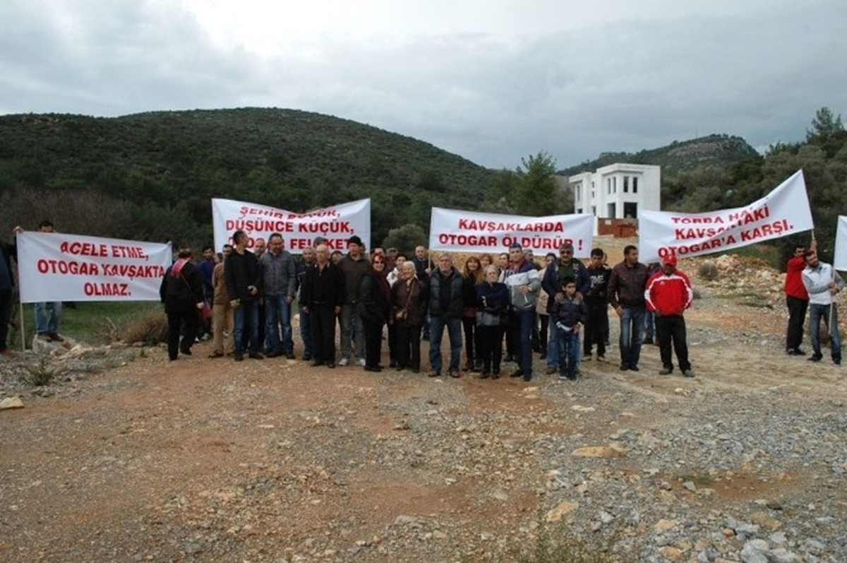 Bodrum\'da Yeni Otogarın Yerine Karşı Çıkan Vatandaşlar Eylem Yaptı